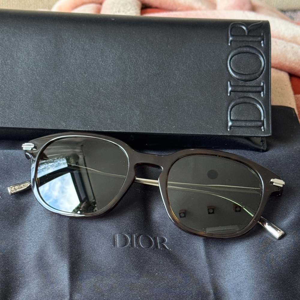 NWT Dior Black Round-Edge Sunglasses with Dark Lenses